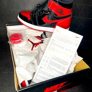 Mens Narrow 7.5 True to Size If you wear more on the 8 don’t buy.